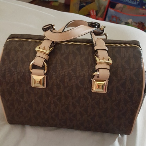 Michael Kors signature Monogram Grayson Satchel - Picture 2 of 7